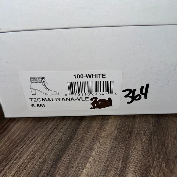 Things II Come Elegant White and Gold Women's Boots - Picture 5 of 5